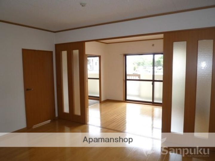 オレンジスクウェアの居間