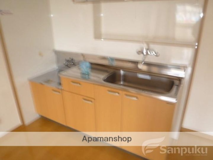 オレンジスクウェアのキッチン