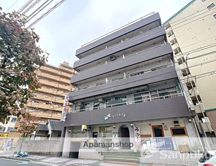 八束総合ビルの外観