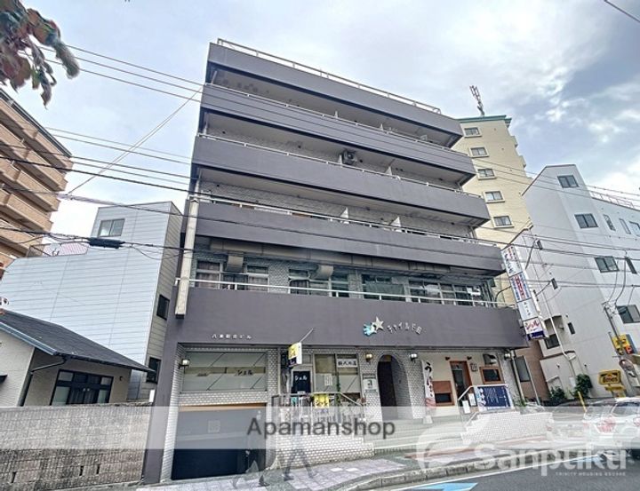 八束総合ビルの外観