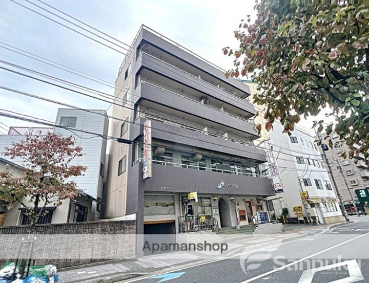 八束総合ビルの外観