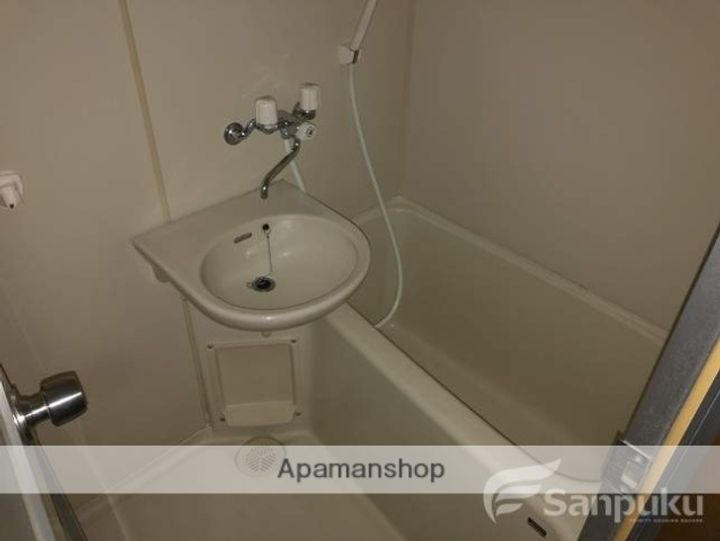 ロイヤルハイツ清水町106の風呂