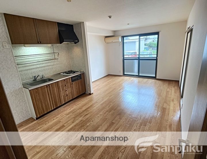 サンシャインハイツA棟の居間