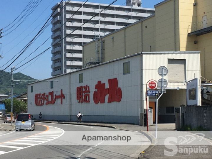 シャルマンコートの周辺