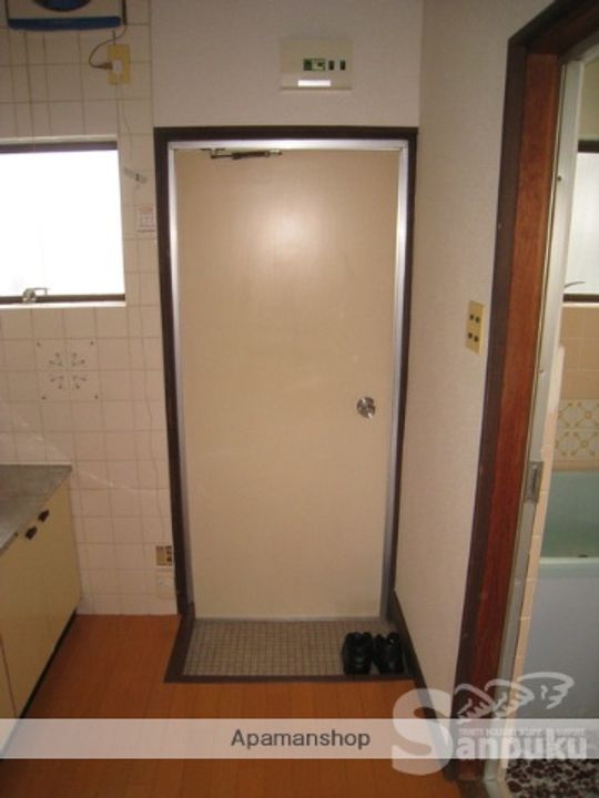 小栗ハイツの玄関