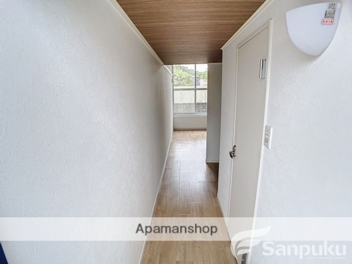 シェブー畑寺104の玄関