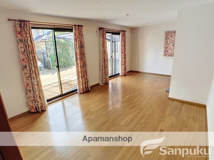 愛媛県松山市清住2丁目(一戸建)の賃貸物件の居間