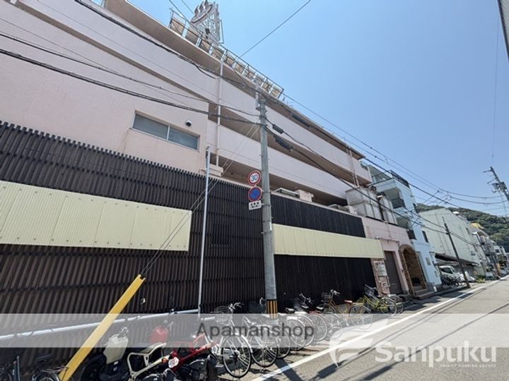 寿温泉マンション303の外観
