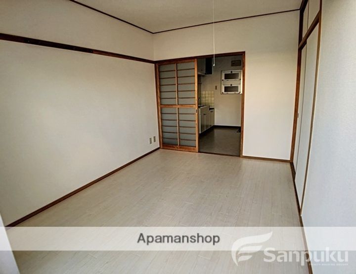 愛媛県松山市平和通4丁目の賃貸マンションの内装