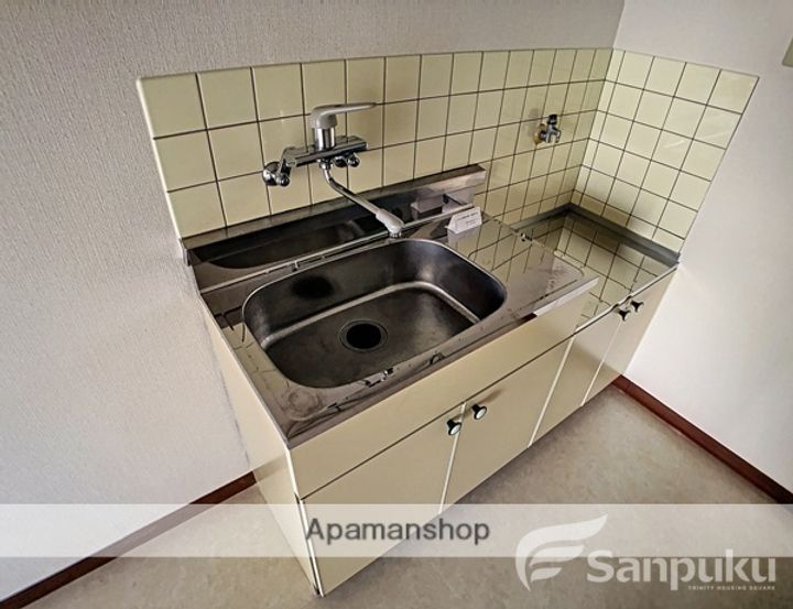 愛媛県松山市平和通4丁目の賃貸マンションの内装