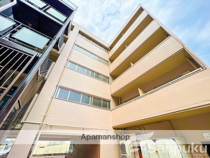 愛媛県松山市平和通4丁目の賃貸マンションの外観