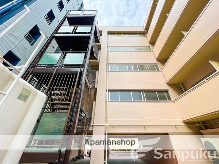 愛媛県松山市平和通4丁目の賃貸マンションの外観