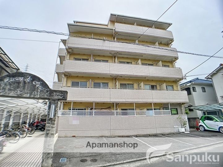 メゾンドファースト南久米403の外観