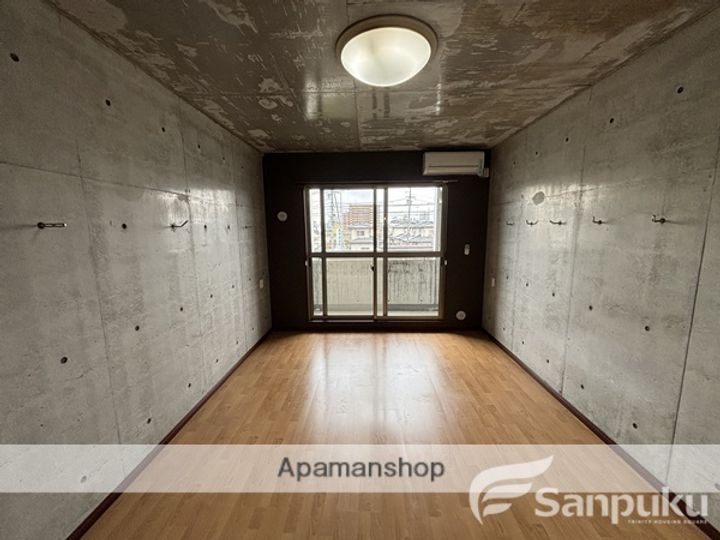 raffine' rougeの内装