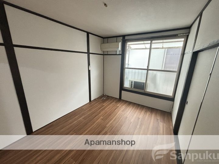 第二古照荘の居間