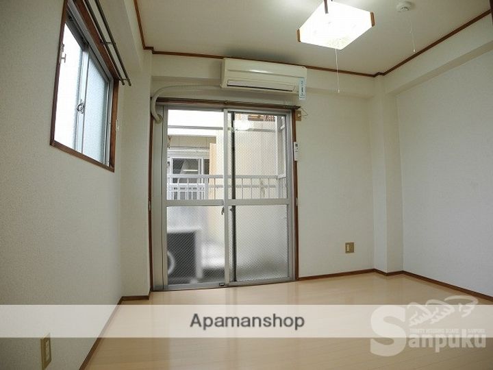 サンデーハイツ萱町の居間