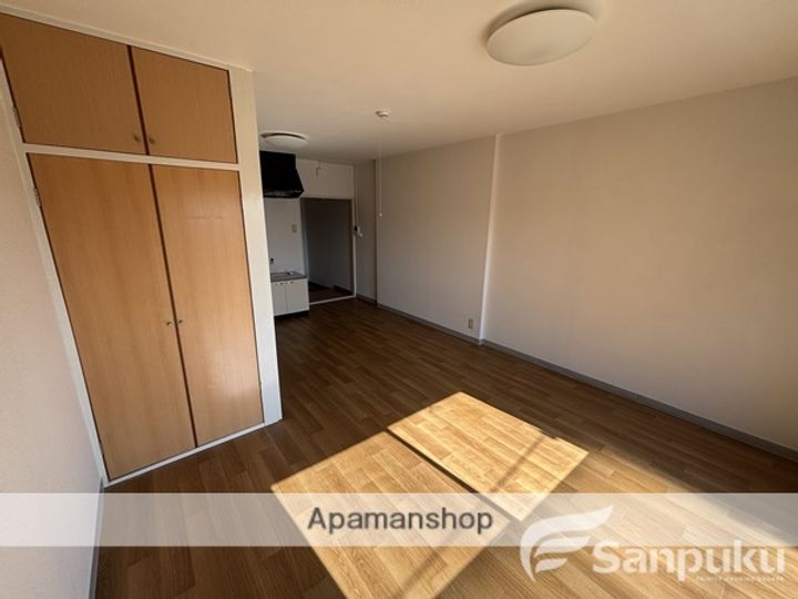 愛媛県松山市吉藤3丁目の賃貸マンションの内装