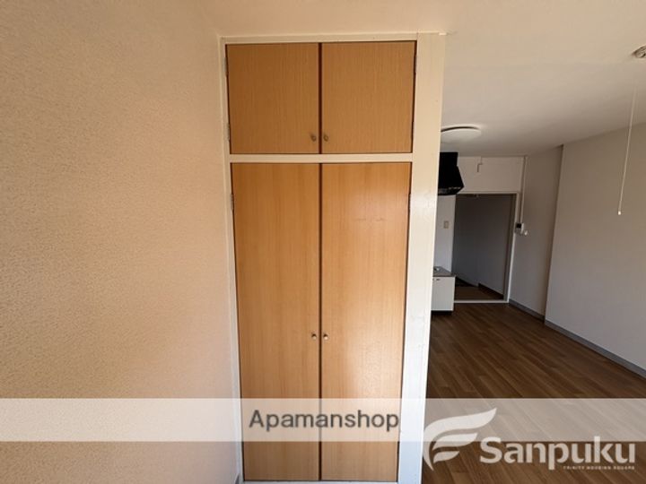 愛媛県松山市吉藤3丁目の賃貸マンションの内装