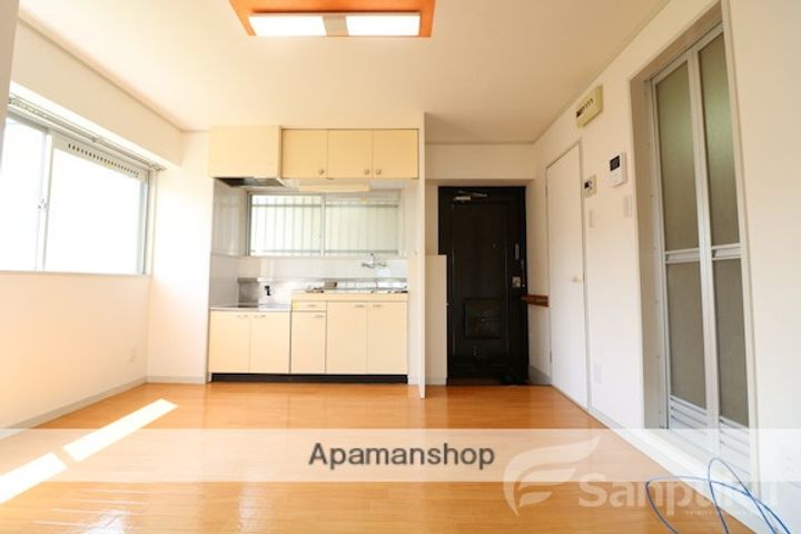 愛媛県松山市中村3丁目の賃貸マンションの内装