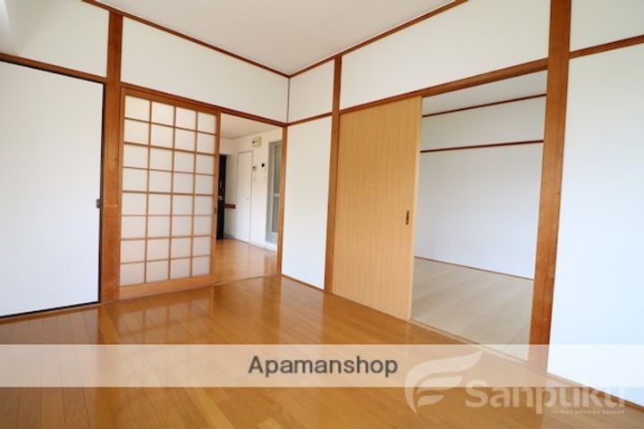 愛媛県松山市中村3丁目の賃貸マンションの居間