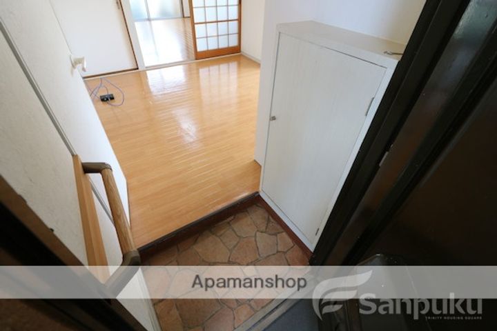 愛媛県松山市中村3丁目の賃貸マンションの玄関