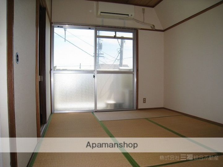 愛媛県松山市土居田町の賃貸マンションの居間