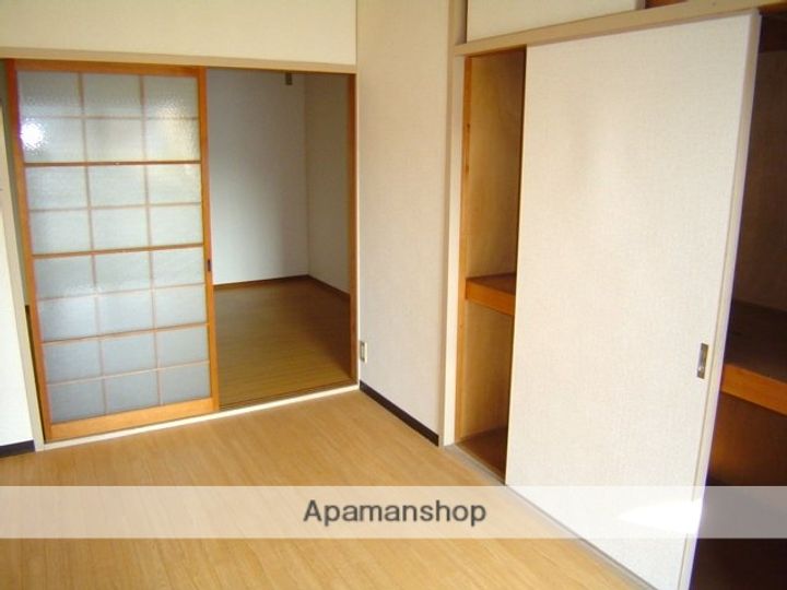 松浦第二ビルの居間