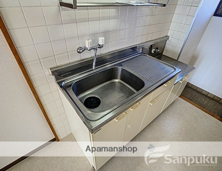 ロイヤルハイツ平和通の内装