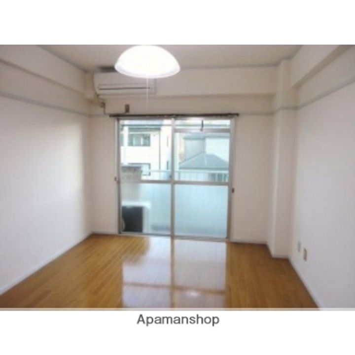 愛媛県東温市志津川の賃貸マンションの居間