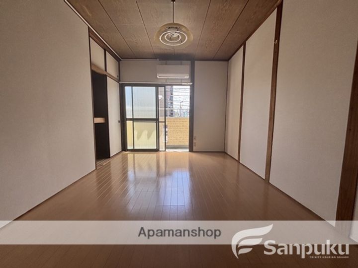 サン高砂の内装