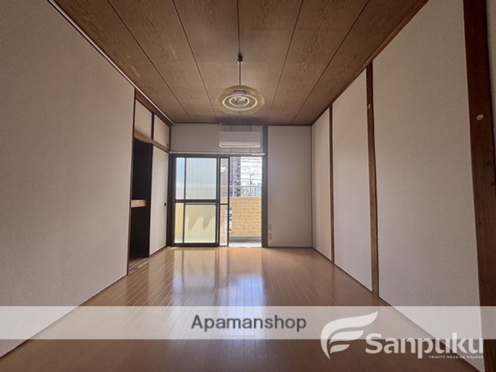 サン高砂の内装