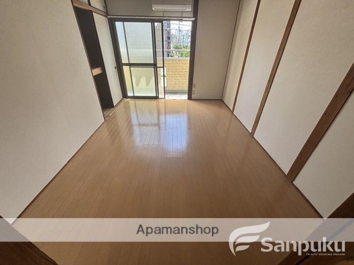 サン高砂の内装