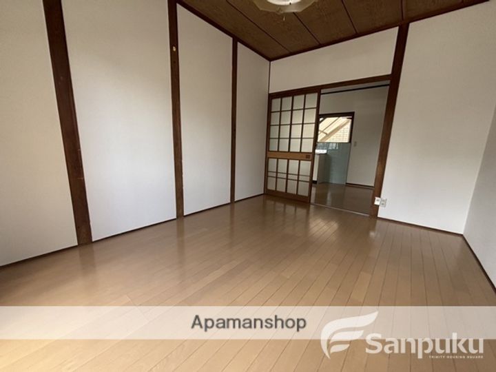 サン高砂の内装