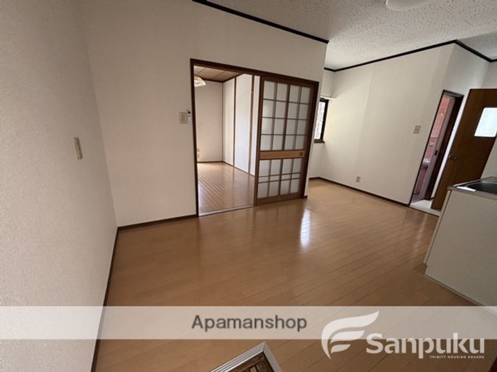 サン高砂の内装