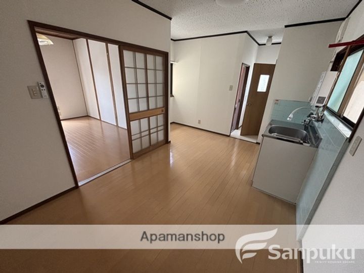 サン高砂の内装