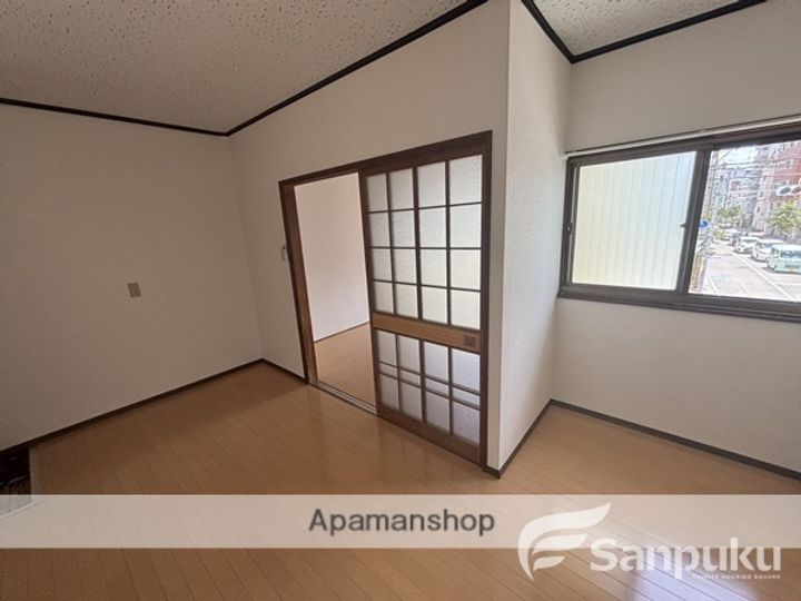 サン高砂の内装