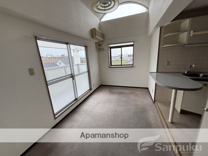 愛媛県松山市富久町の賃貸マンションの内装