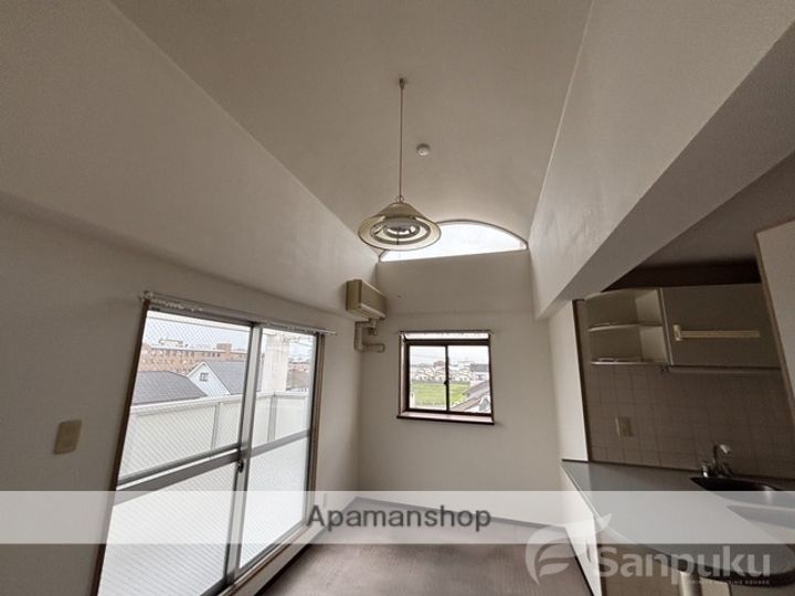 愛媛県松山市富久町の賃貸マンションの内装