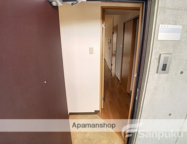 愛媛県松山市道後今市の賃貸マンションの玄関