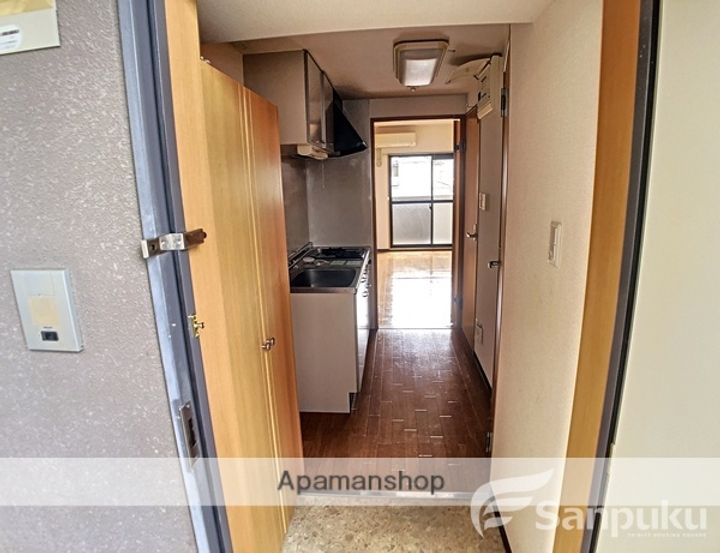 愛媛県松山市高砂町2丁目の賃貸マンションの玄関