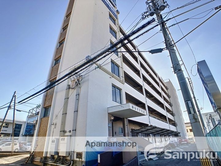 鈴木マンションの外観