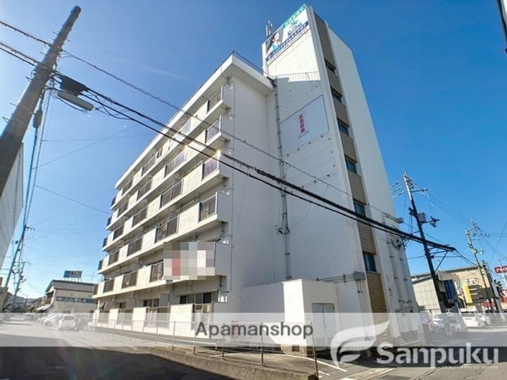 鈴木マンションの外観