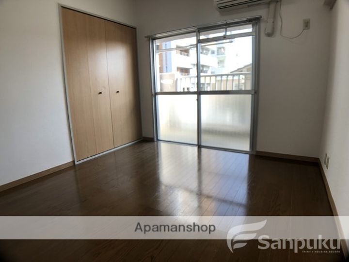 東一万ビルの内装