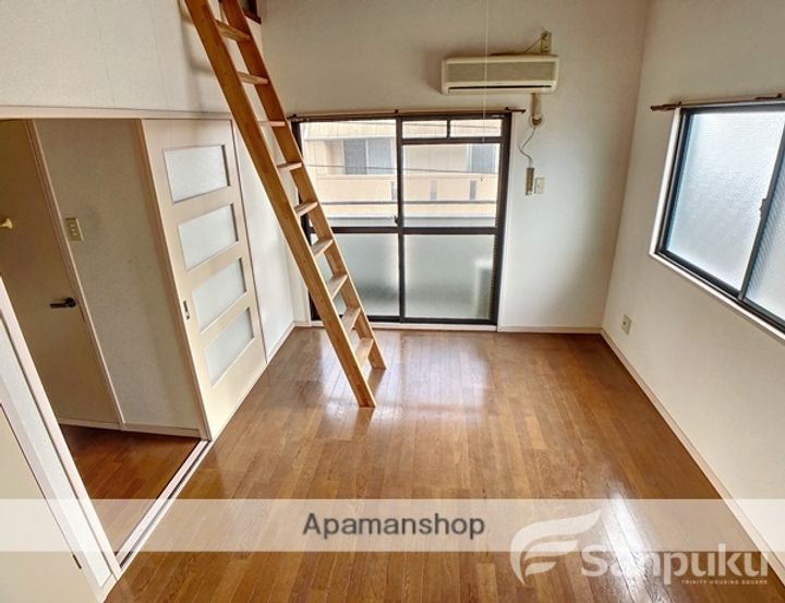 キャッスルEYAⅡの居間