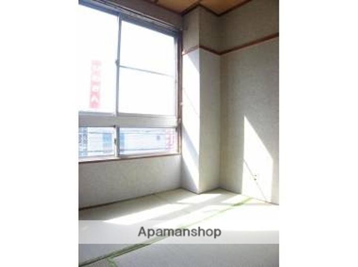 平岡ビルの居間