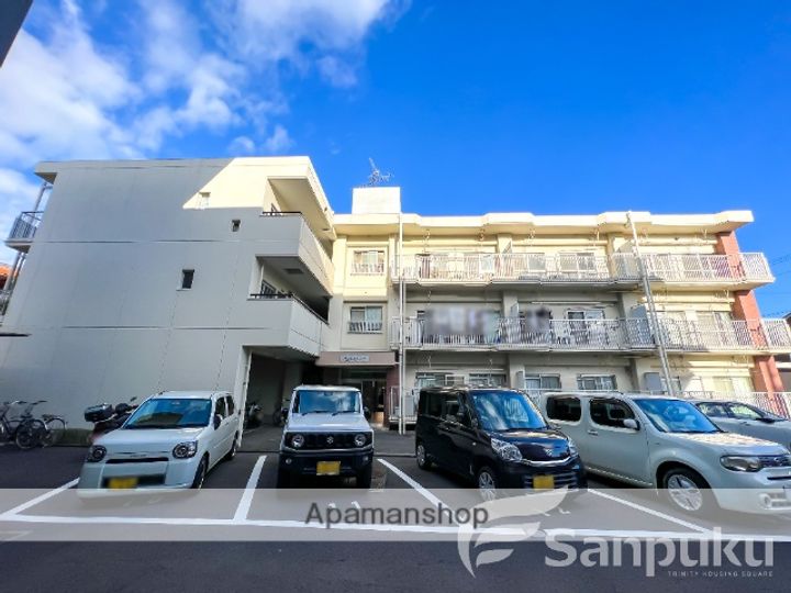 愛媛県東温市志津川の賃貸マンションの外観