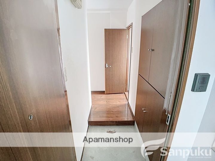 菊弘ビルの玄関