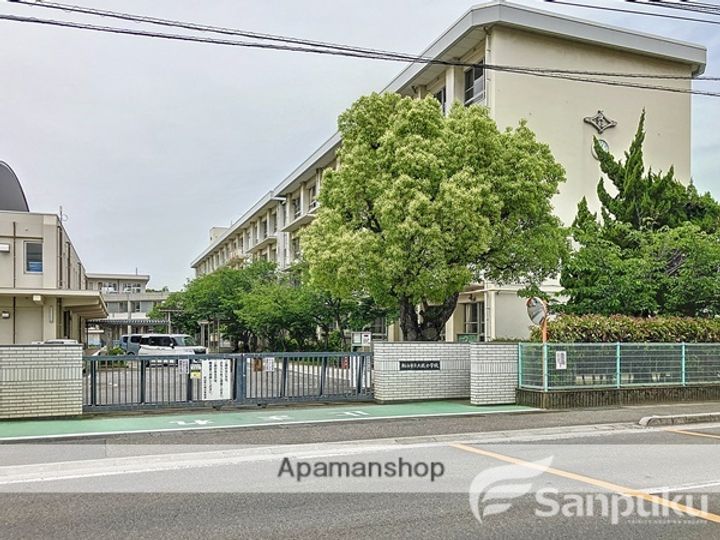 ハイカムール鴨川 B棟の周辺