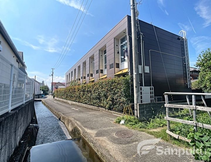 レオパレスゴールド枝松105の外観