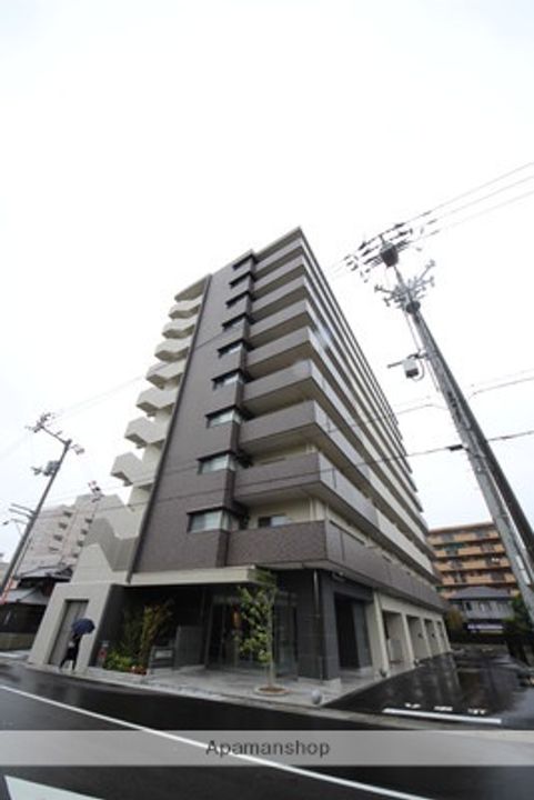 愛媛県東温市志津川の賃貸マンションの外観
